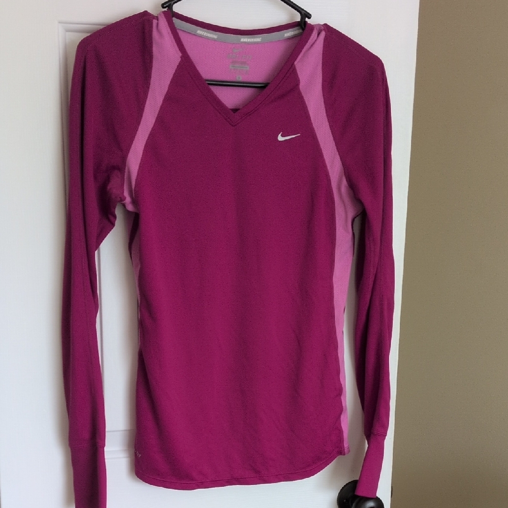 Nike Women's Magenta and Light Pink Long-Sleeve V-Neck Top